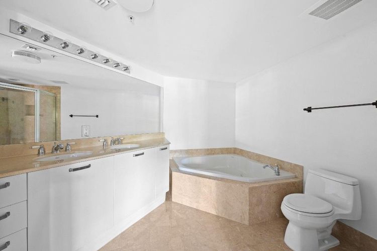 The Vue #201 image #18