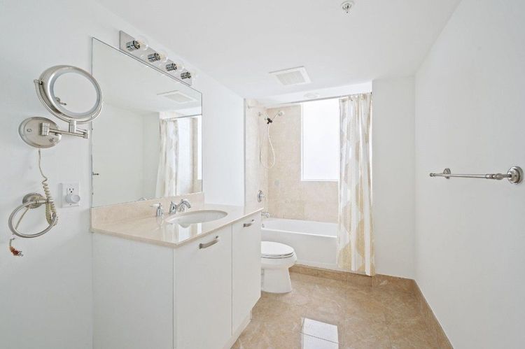 The Vue #201 image #21