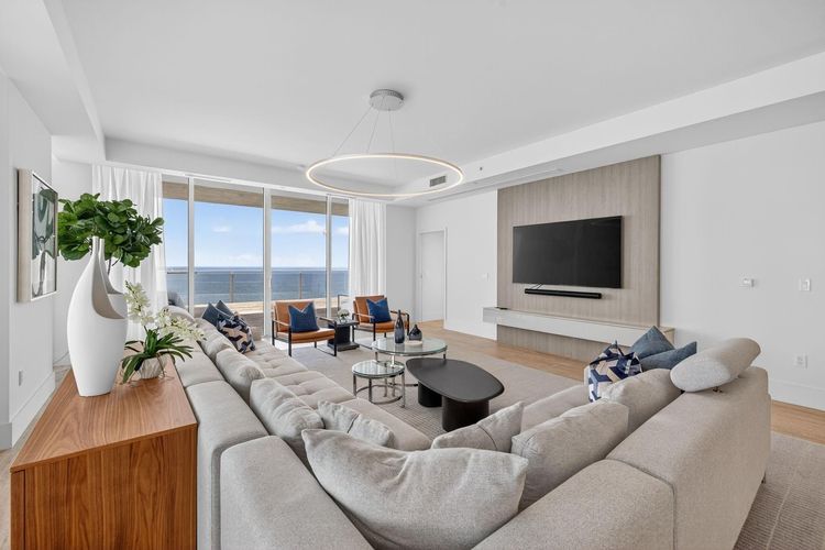 Four Seasons Private Residences #1902 image #11