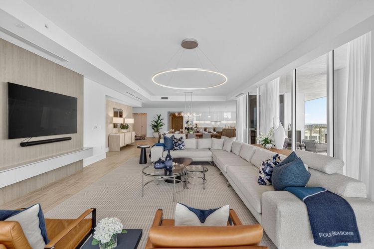 Four Seasons Private Residences #1902 image #13