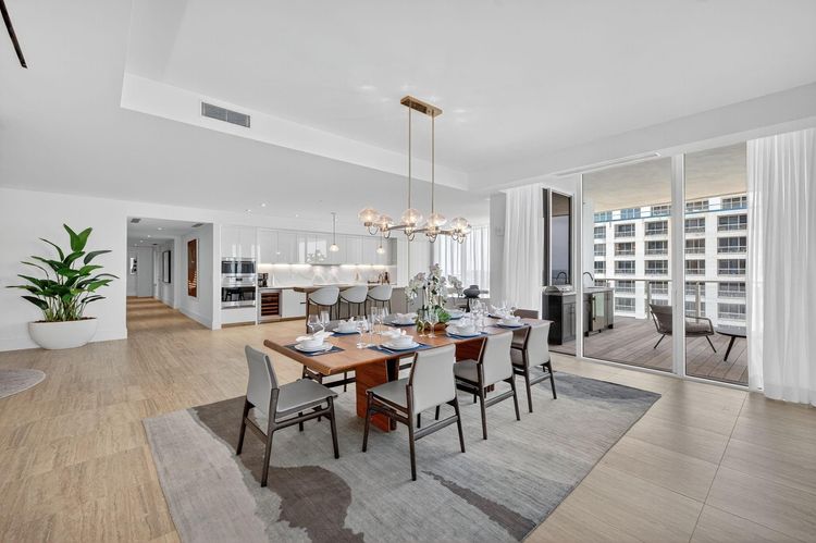Four Seasons Private Residences #1902 image #15