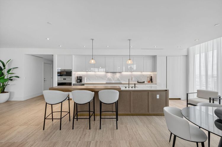 Four Seasons Private Residences #1902 image #20
