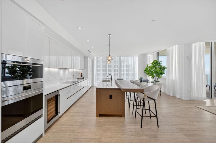 Four Seasons Private Residences #1902 image #21
