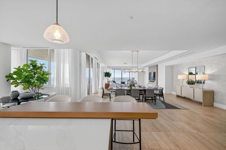Four Seasons Private Residences #1902 image #24