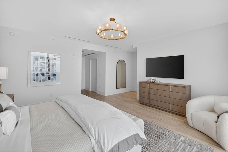 Four Seasons Private Residences #1902 image #34