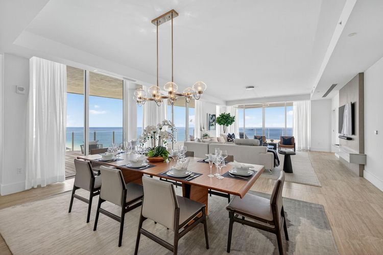 Four Seasons Private Residences #1902 image #7