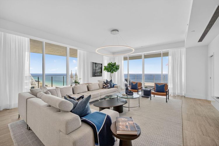 Four Seasons Private Residences #1902 image #9