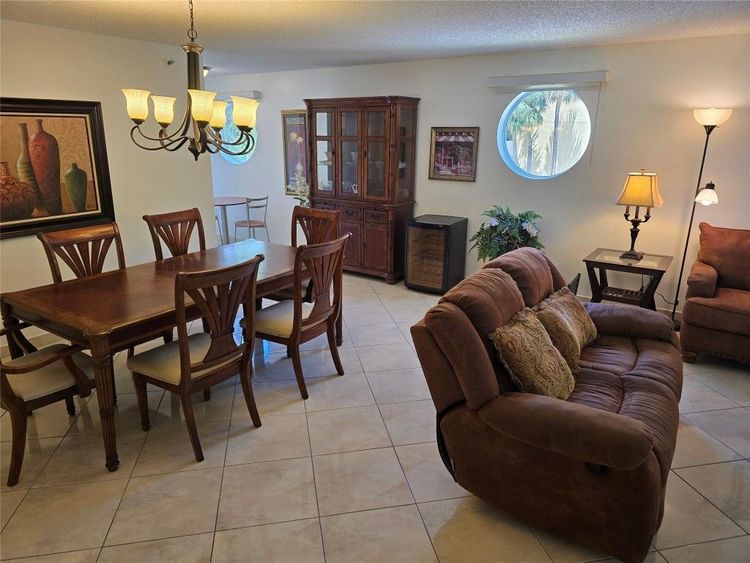 Le Frontenac #301 image #10