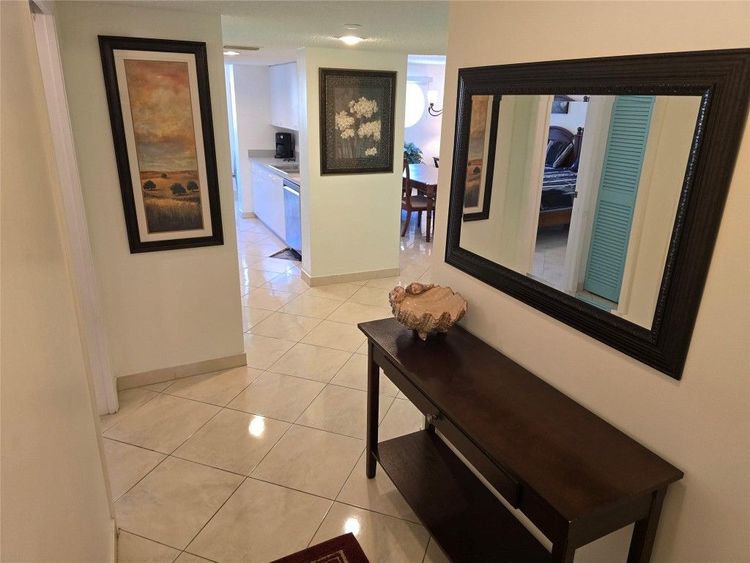 Le Frontenac #301 image #14