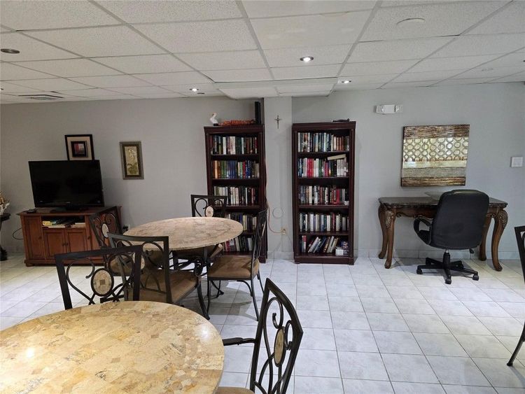 Le Frontenac #301 image #17