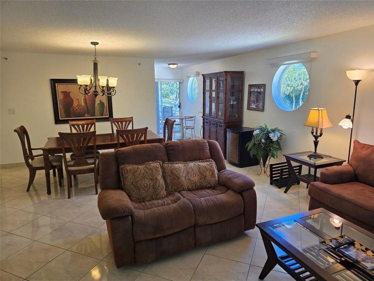 Le Frontenac #301 image #26