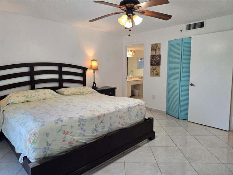 Le Frontenac #301 image #30