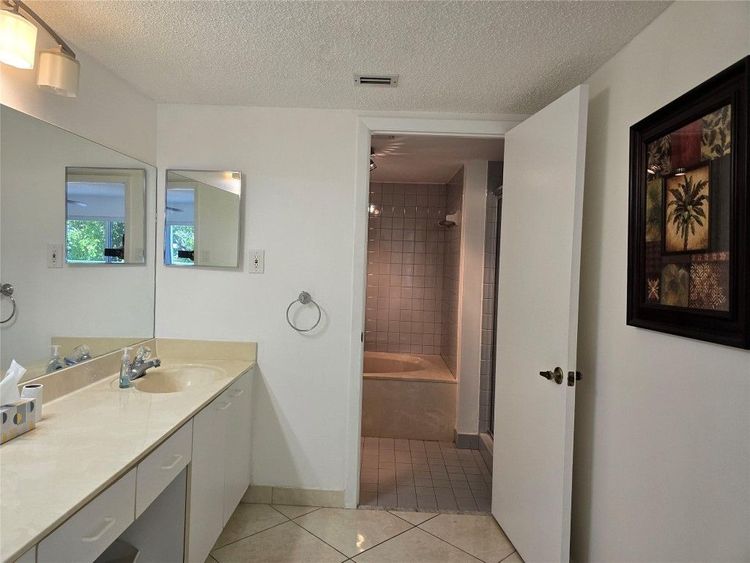 Le Frontenac #301 image #32