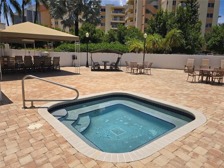 Le Frontenac #301 image #37