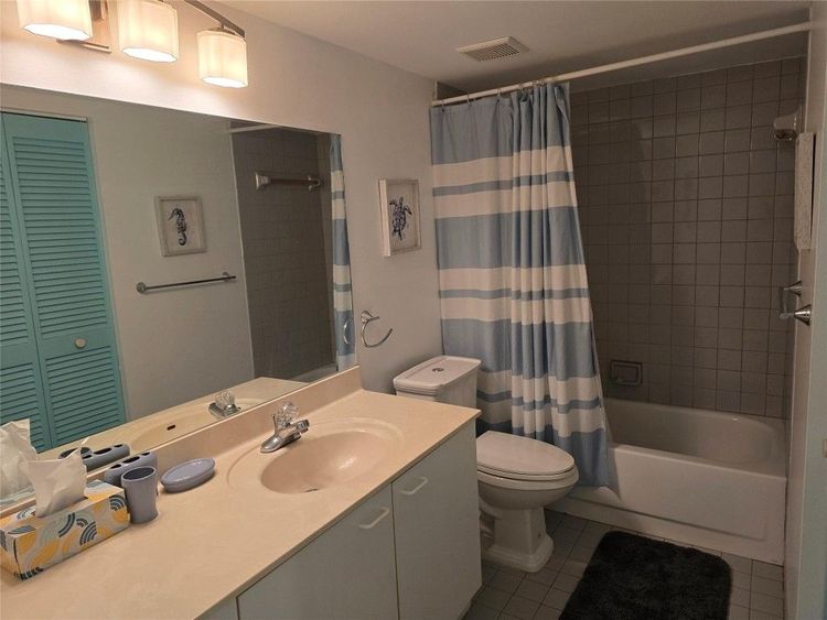 Le Frontenac #301 image #7