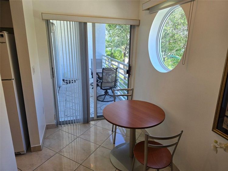 Le Frontenac #301 image #8