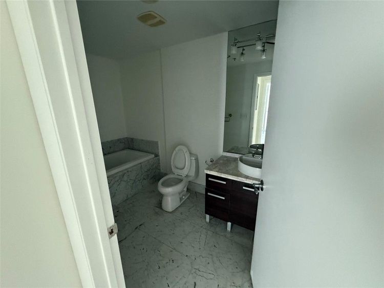 Vizcayne South Tower #2206 image #7