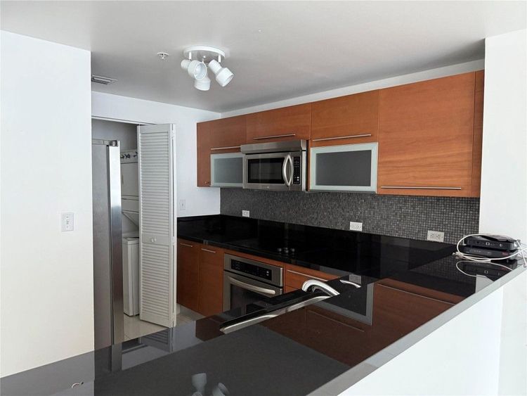 Vizcayne South Tower #2206 image #8