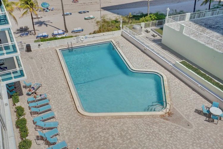 Commodore #708 image #19