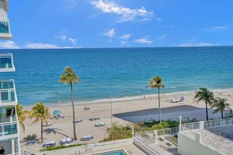 Commodore #708 image #20