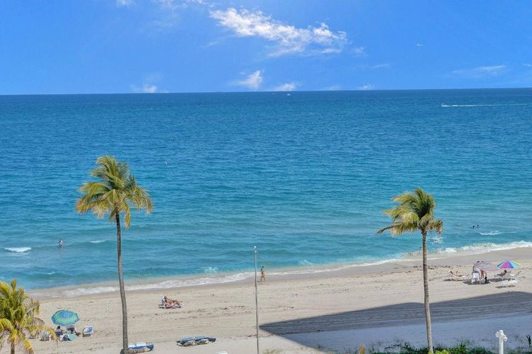 Commodore #708 image #22