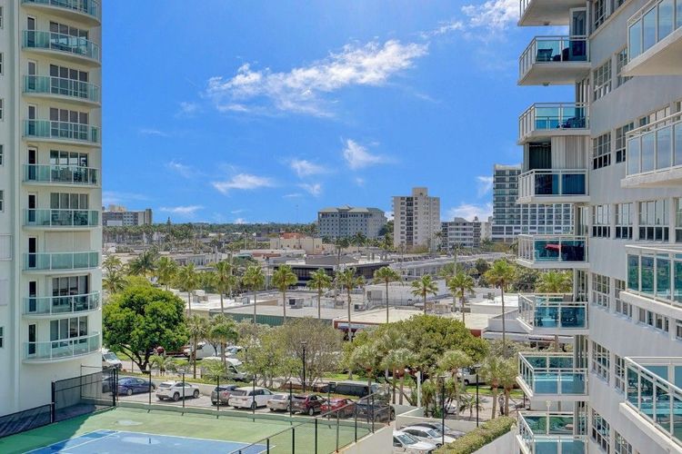 Commodore #708 image #23