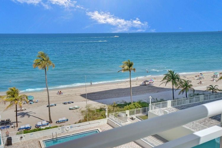 Commodore #708 image #24