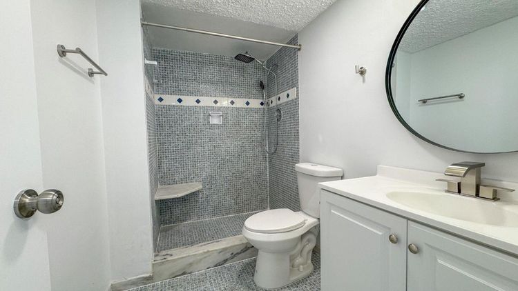 Commodore #708 image #35