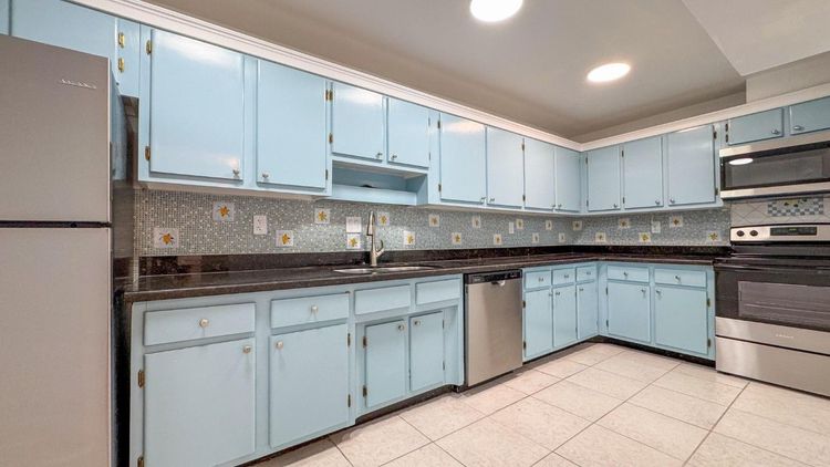 Commodore #708 image #37