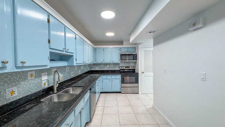 Commodore #708 image #6