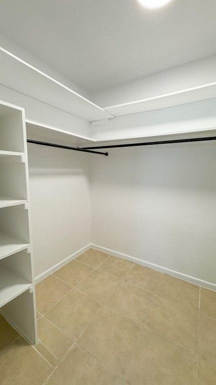 Commodore #708 image #7