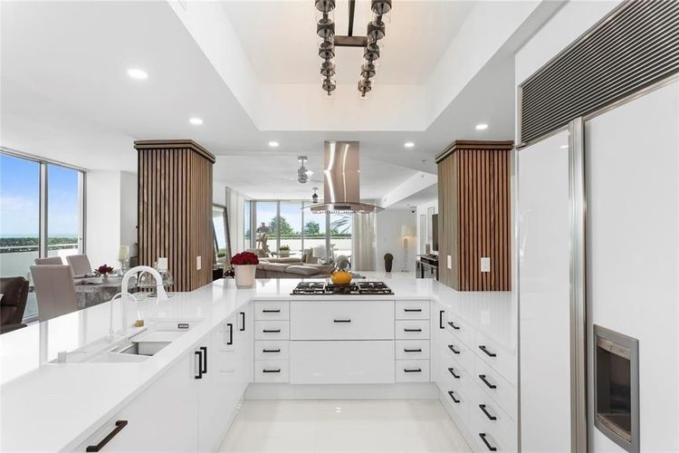 Diplomat Residences #402 image #10