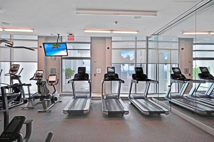 Diplomat Residences #402 image #11