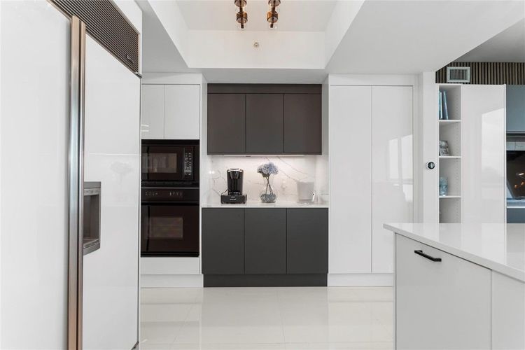 Diplomat Residences #402 image #18