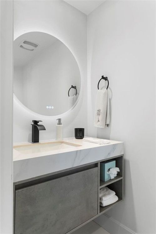 Diplomat Residences #402 image #21