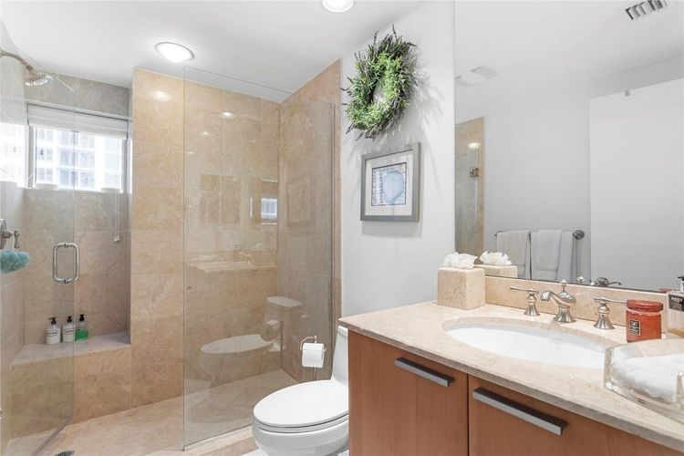 Diplomat Residences #402 image #27