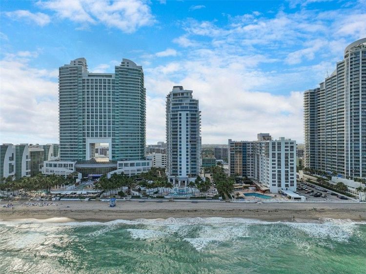 Diplomat Residences #402 image #6