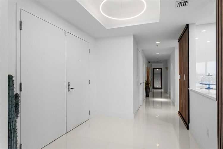 Diplomat Residences #402 image #8