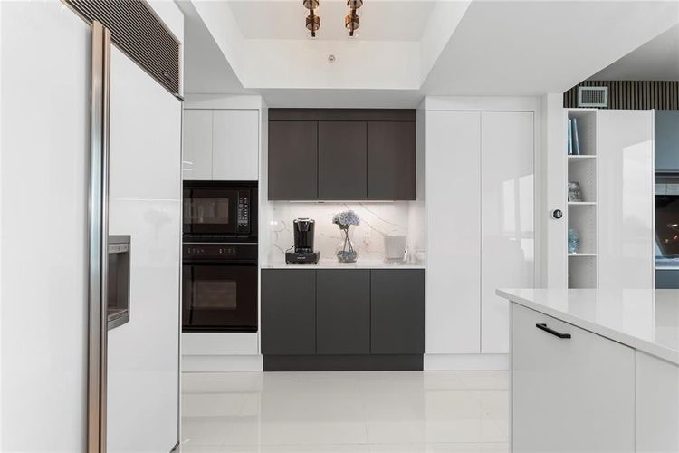 Diplomat Residences #402 image #9