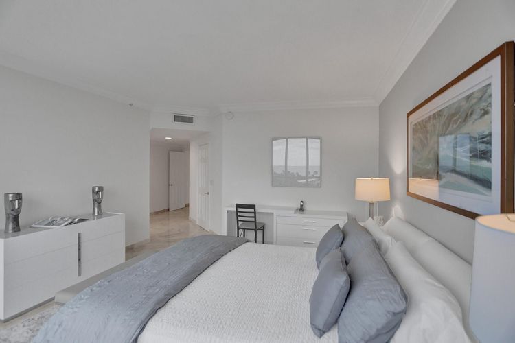 L'Hermitage South Tower #808 image #16