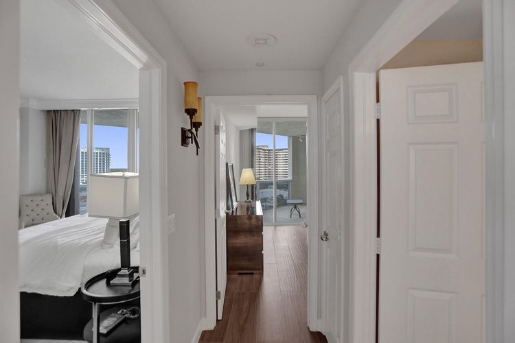 L'Hermitage South Tower #808 image #21