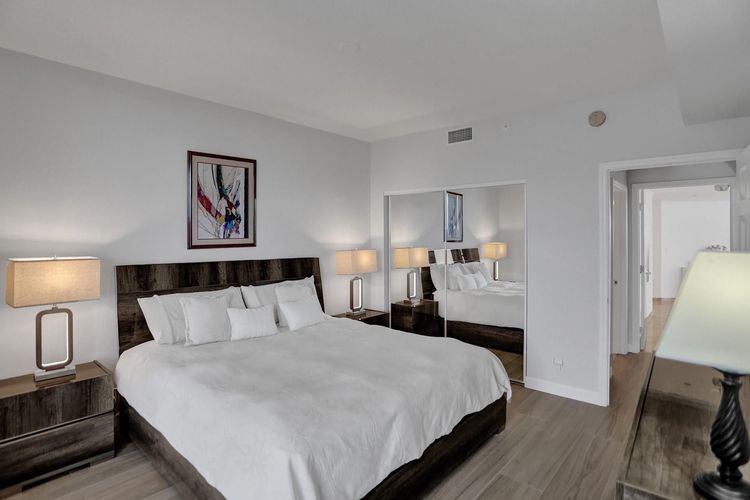 L'Hermitage South Tower #808 image #22