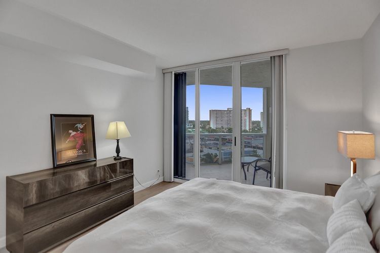 L'Hermitage South Tower #808 image #23