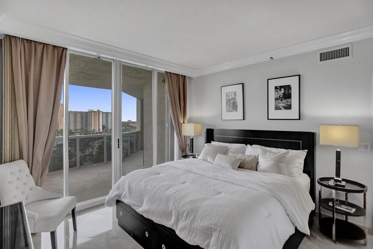 L'Hermitage South Tower #808 image #25