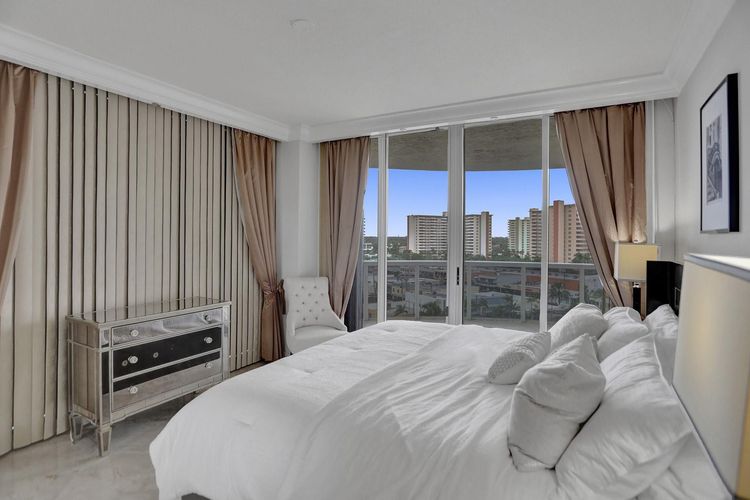 L'Hermitage South Tower #808 image #26