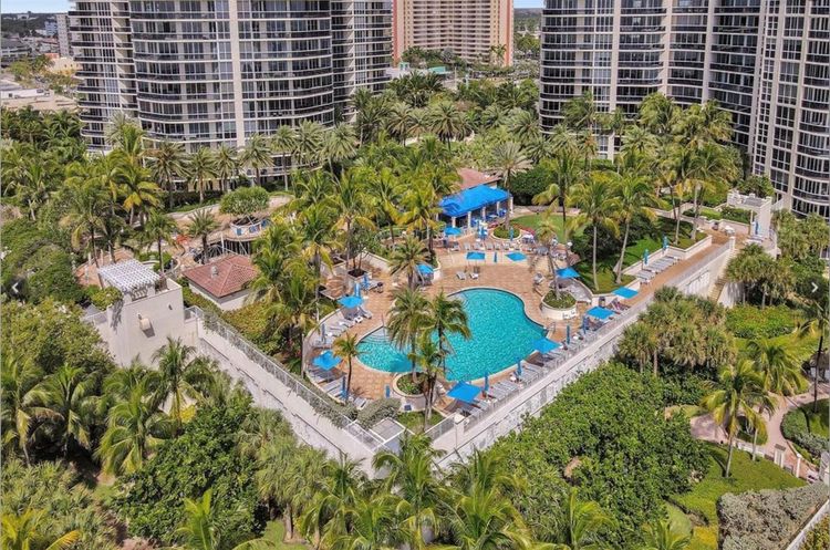 L'Hermitage South Tower #808 image #37