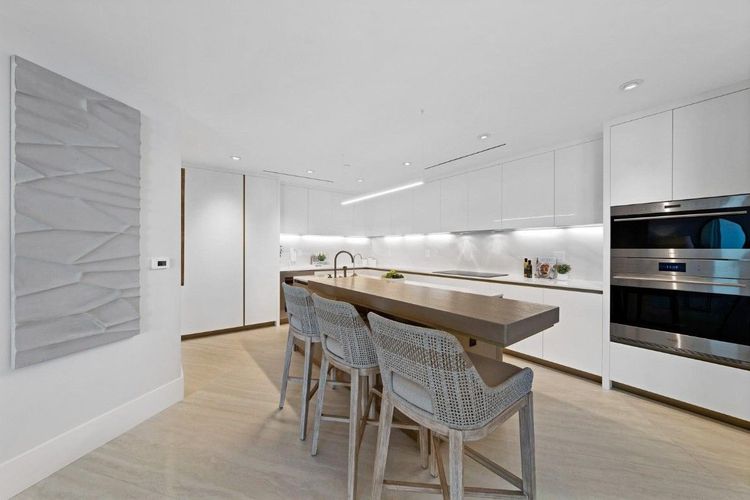 Four Seasons Private Residences #803 image #14