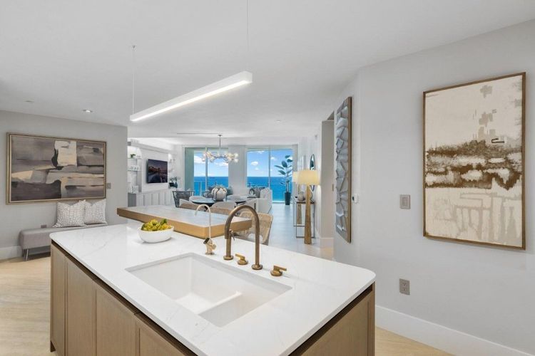 Four Seasons Private Residences #803 image #16