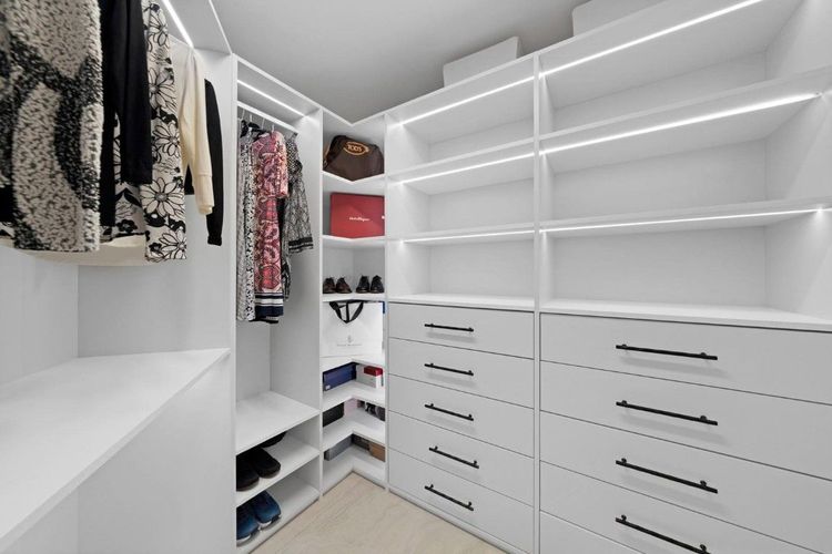 Four Seasons Private Residences #803 image #24