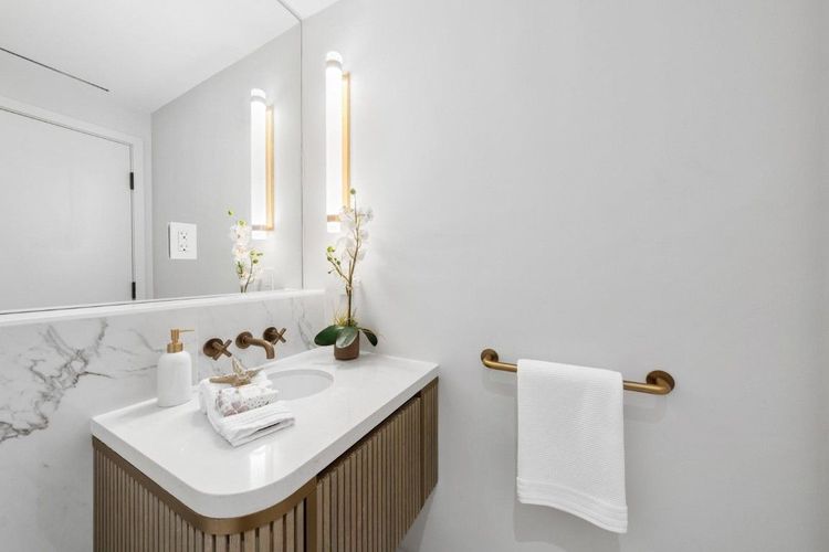 Four Seasons Private Residences #803 image #37